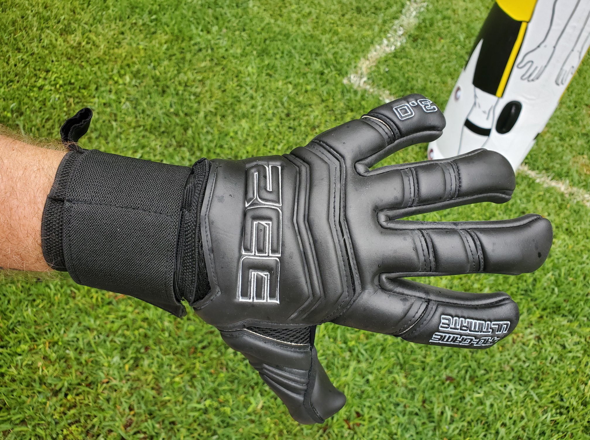 Pro-Game 3.0 Ultimate Goalkeeper Gloves by ZEE - 4mm German Contact Latex and removable finger spines